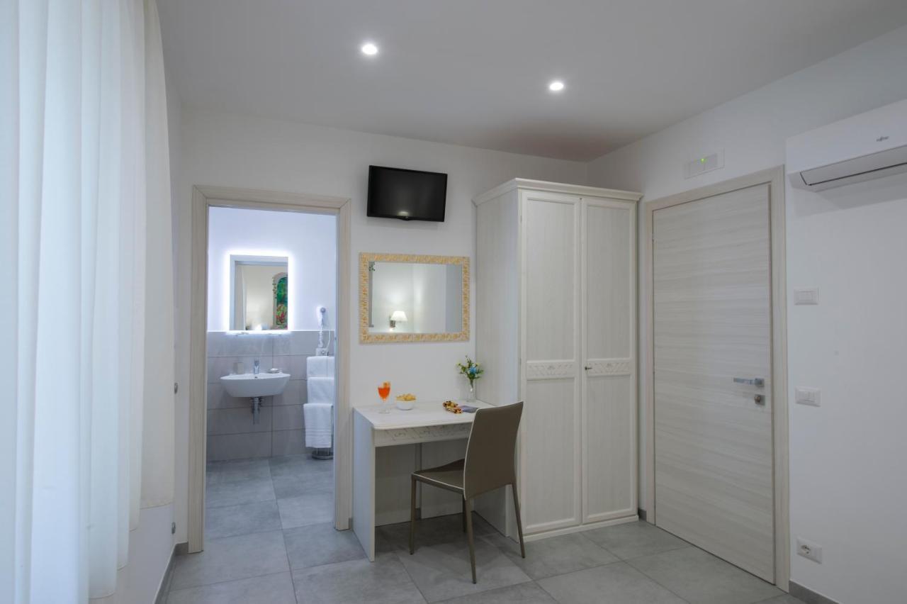 B&B L'Amaranto อาเจโรลา ภายนอก รูปภาพ